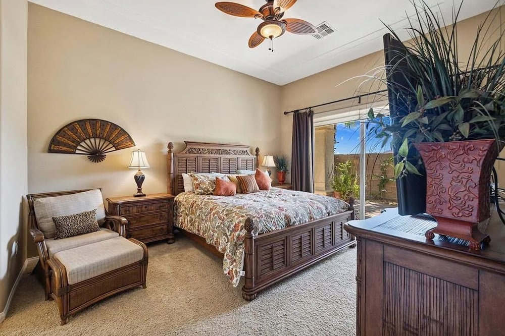 Stylish 2BR w Spa Patio