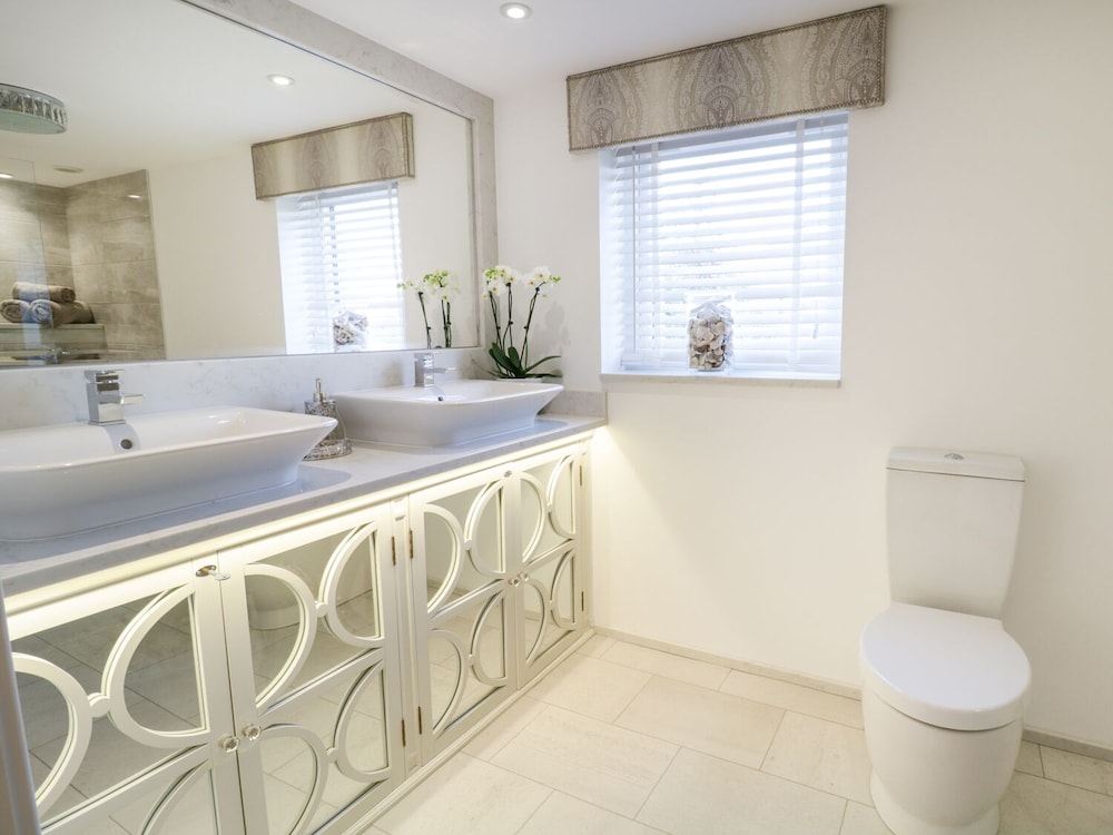 8 Crown Lane view 2