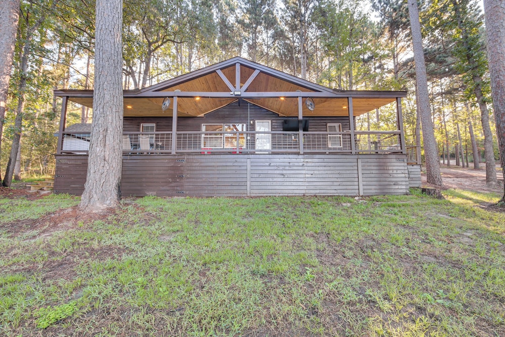 Lakefront Crockett Cabin w/ Boathouse & Kayaks! view 4