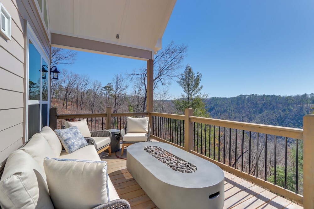 11 Mi to Dtwn Ellijay: Newly Built Modern Cabin!
