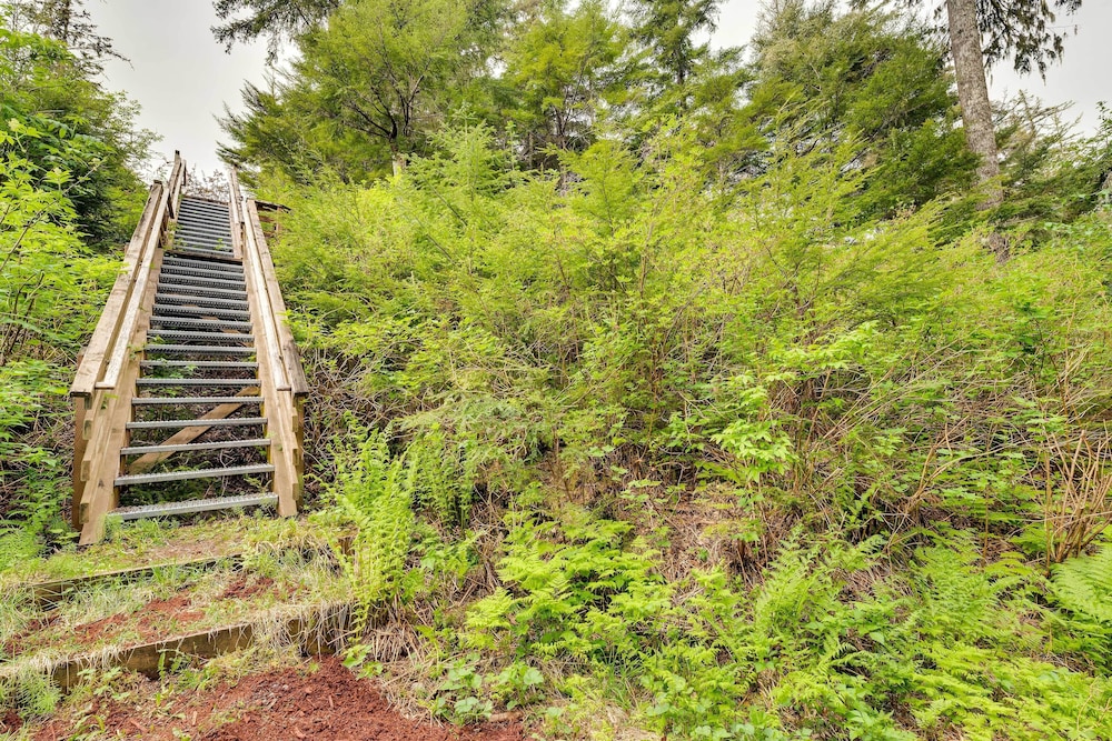 Juneau Vacations - Juneau Vacation Home: Stunning View  Beach Access - Property Image 11