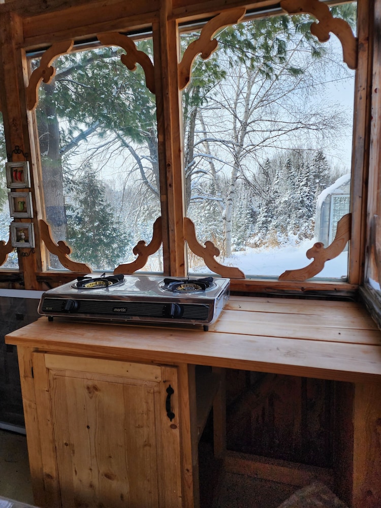 Saguenay-lac-saint-jean Getaway 3-bedroom Holiday Cottage With Garden View