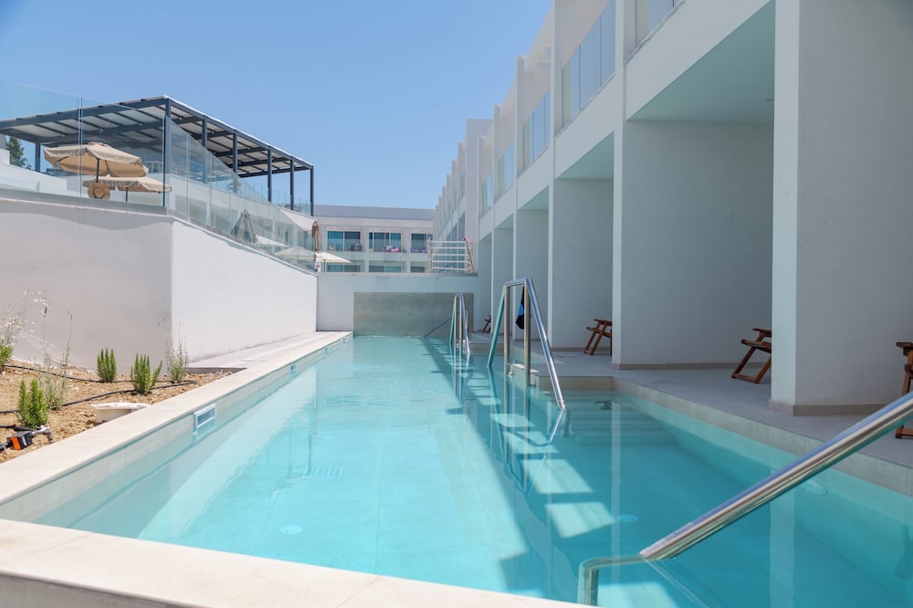 Mirage Bleu Hotel 33