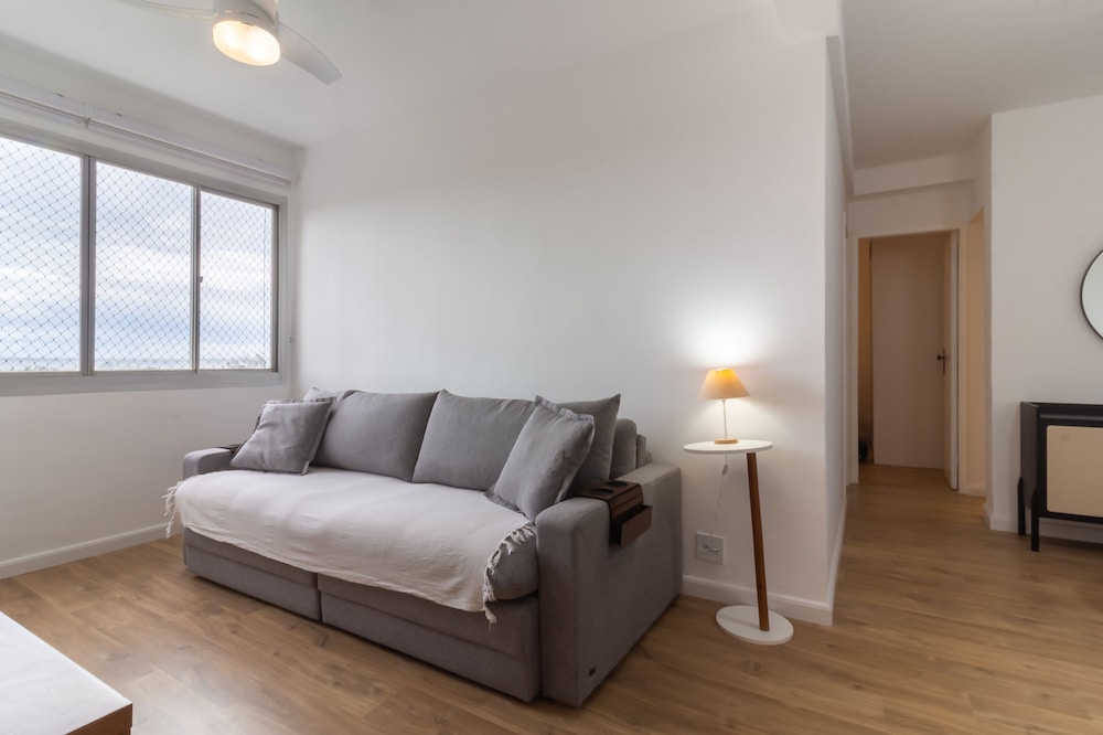 Your Complete Retreat in Barra da Tijuca Av702