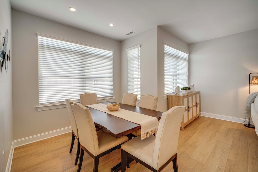 Walk to Beach: Spacious Condo in North Wildwood!