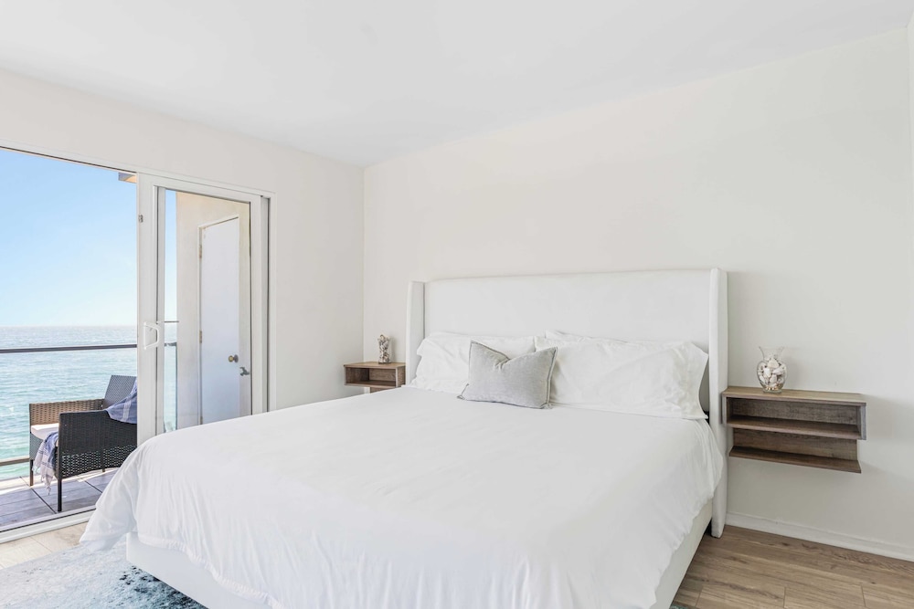 Big Rock Beach Retreat With Oceanfront Balconies, Direct Beach Access & Sweeping Sunset Views Pacific Coast Outlook by Avantstay