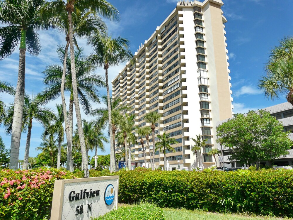 Sunny Beachfront Condo With Pool and Sw-facing Balcony