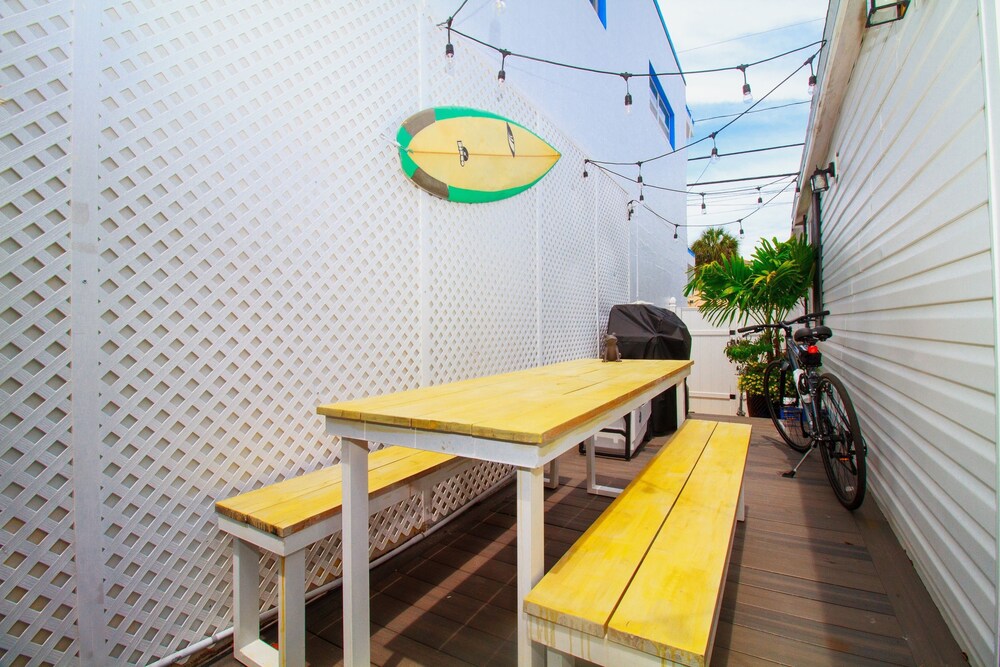 Chasing The Sun - Weekly Vacation Rental 3 Bedroom Apts