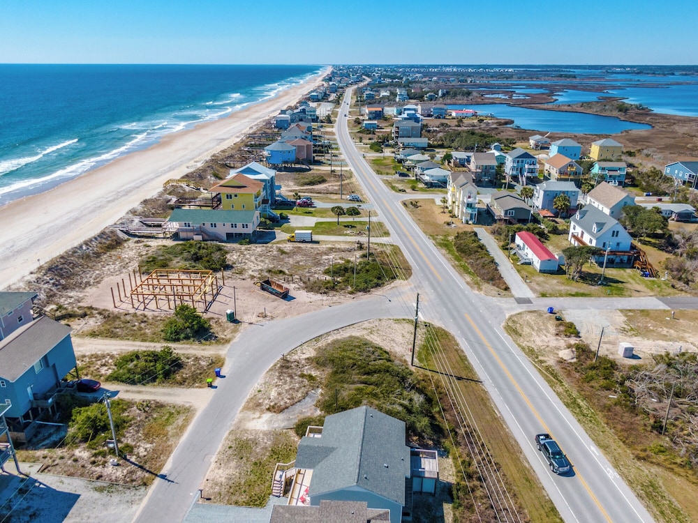 Bella Beach House by Topsail Realty
