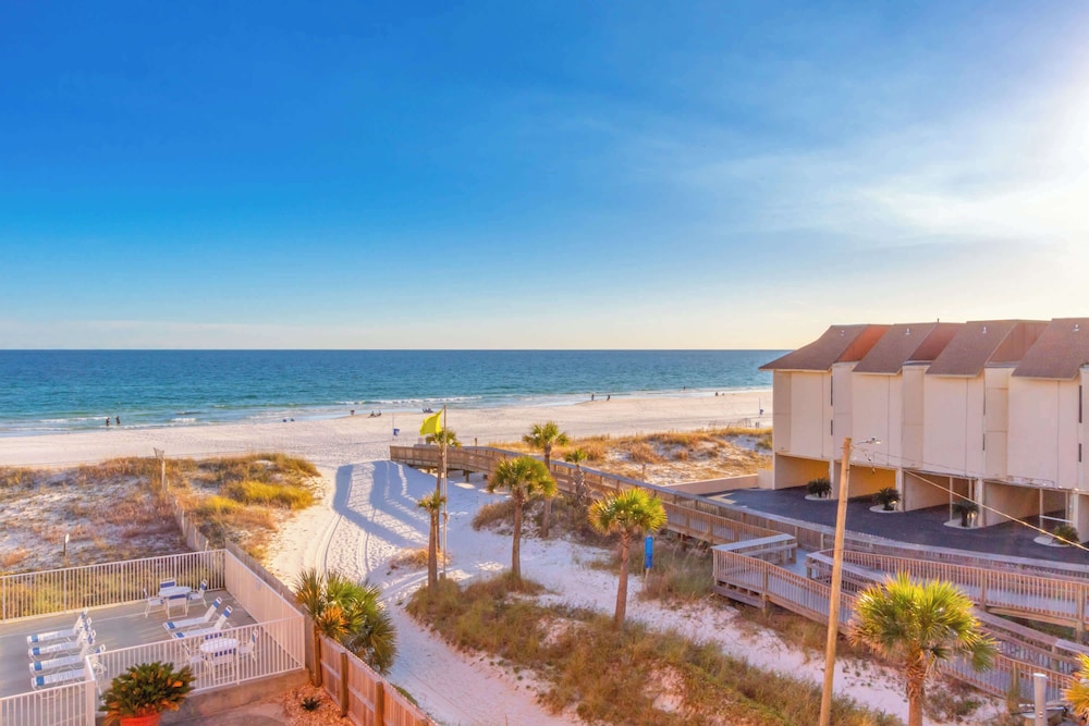 Gulf View 2 Bed Beaches Pool Dining and Fun