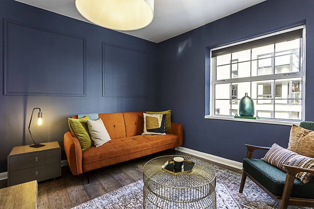 Cozy Aldgate Hideaway