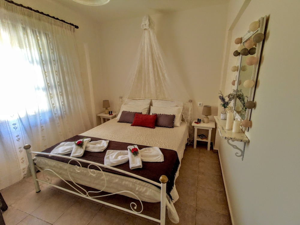 Thymes traditional house photo 3