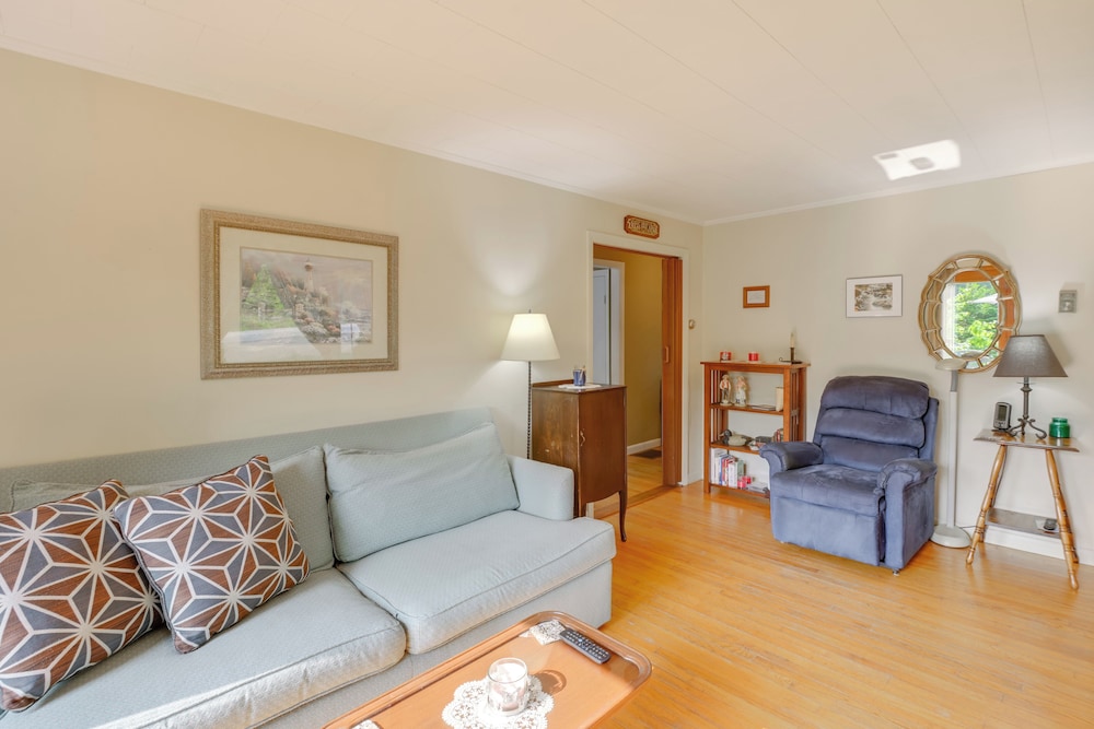 1 Mi to Main St: Charming Elsworth Home w/ Yard!