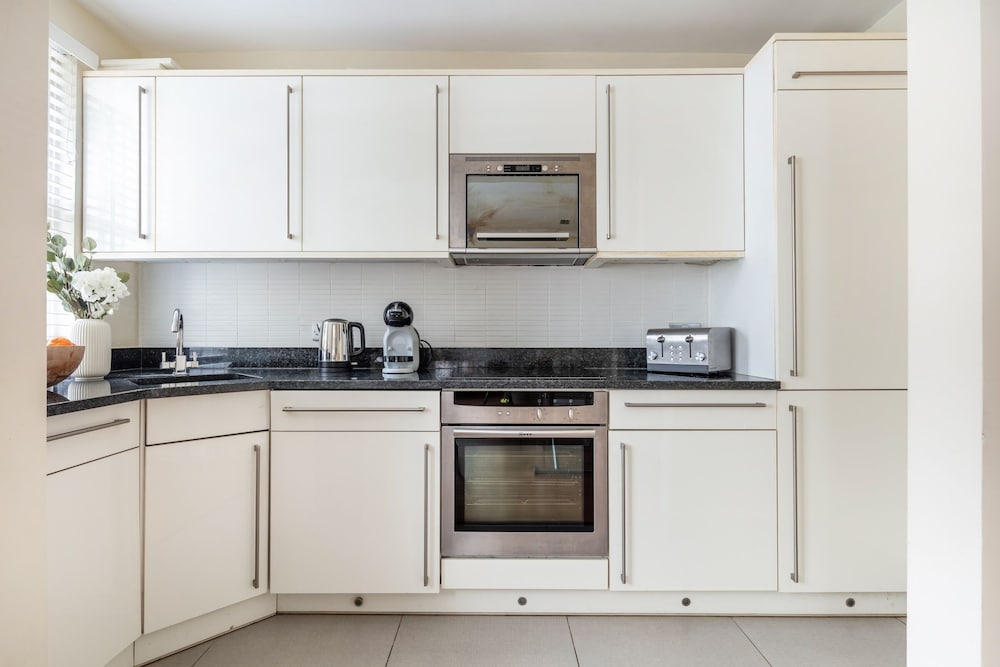 Classic 1BR - Notting Hill Gem