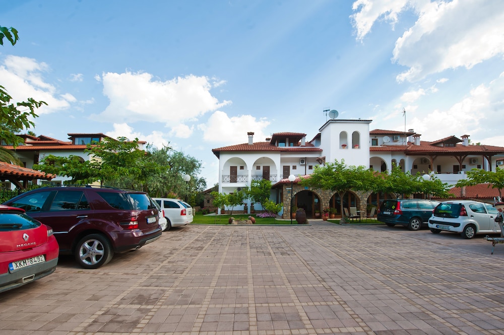 Kamares House Apartments & Studios