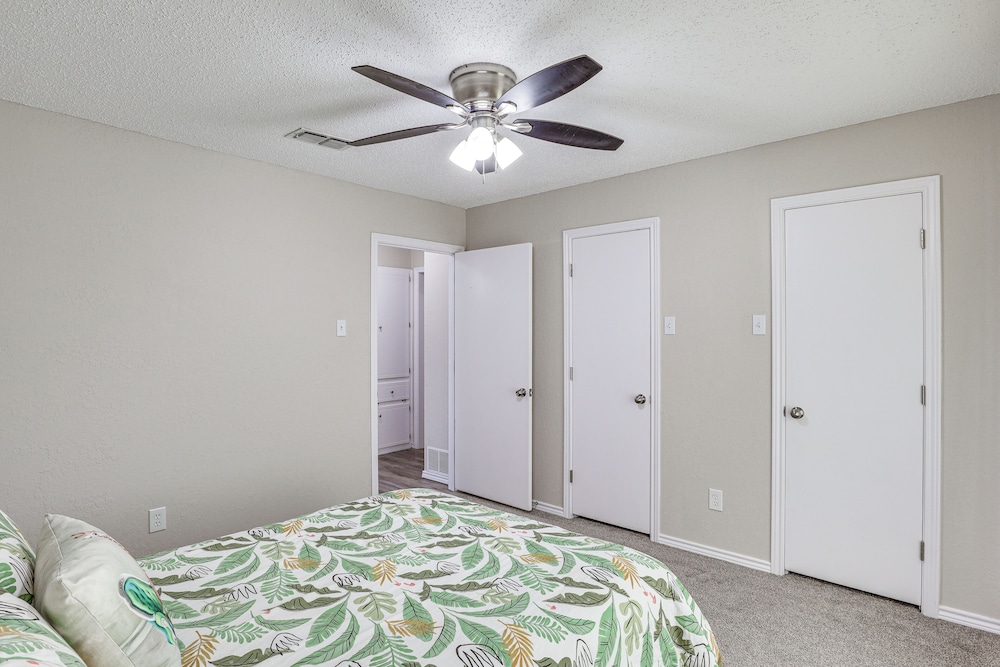 4 Mi to Texas Tech University: Home w/ Patio!