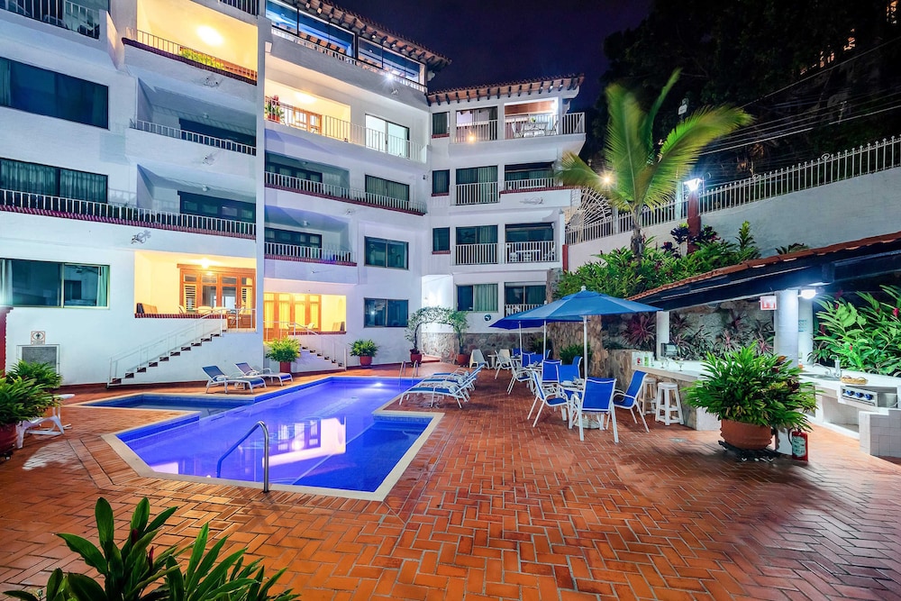 WIVC Alta Vista Condo - Stunning Views, Close to the Beach & Romantic Zone view 4