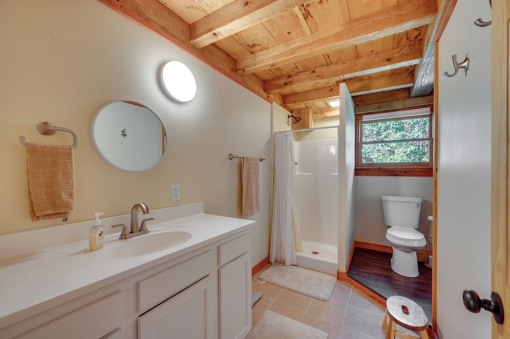 Unplug, Unwind & Explore: Remote Vermont Cabin