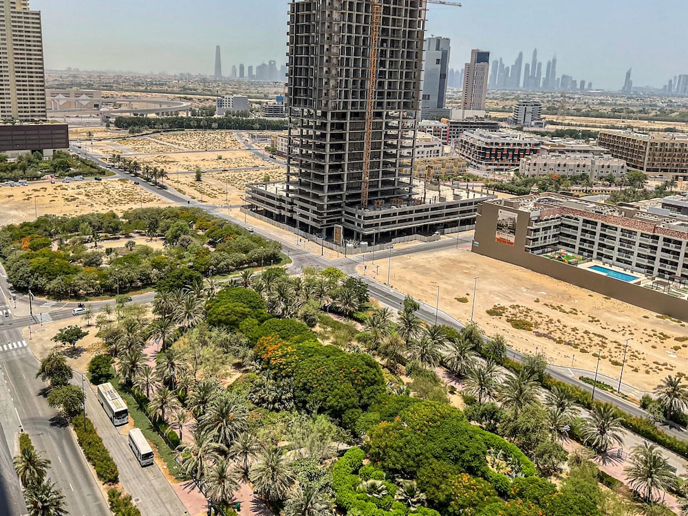 WelHome - Evergreen Apartment Amidst Vibrant JVC With Pool