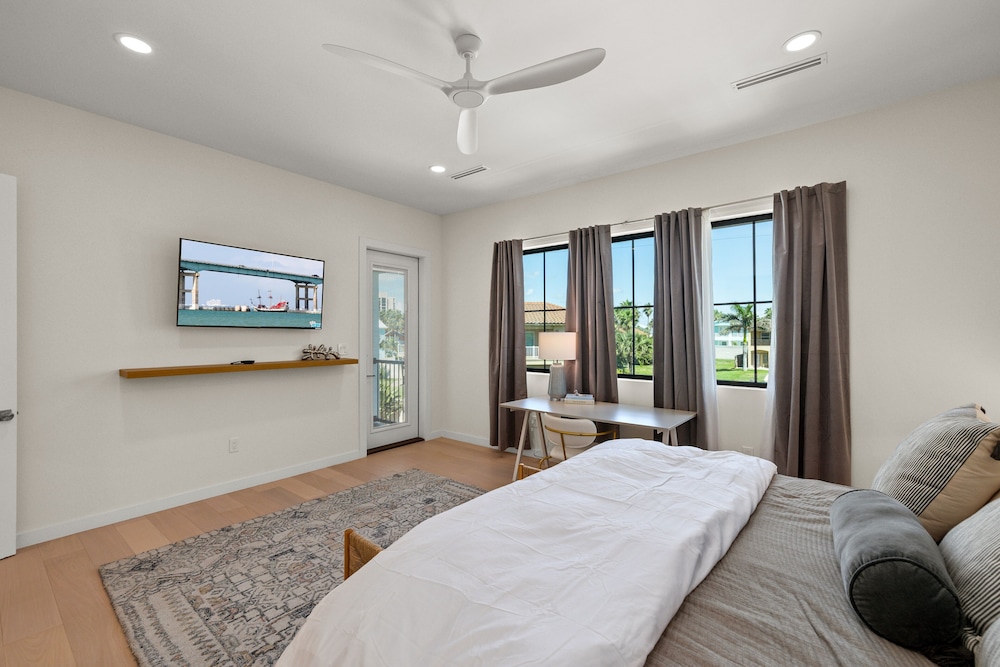 Miramar House, 120 E. Constellation 6 Bedroom Home
