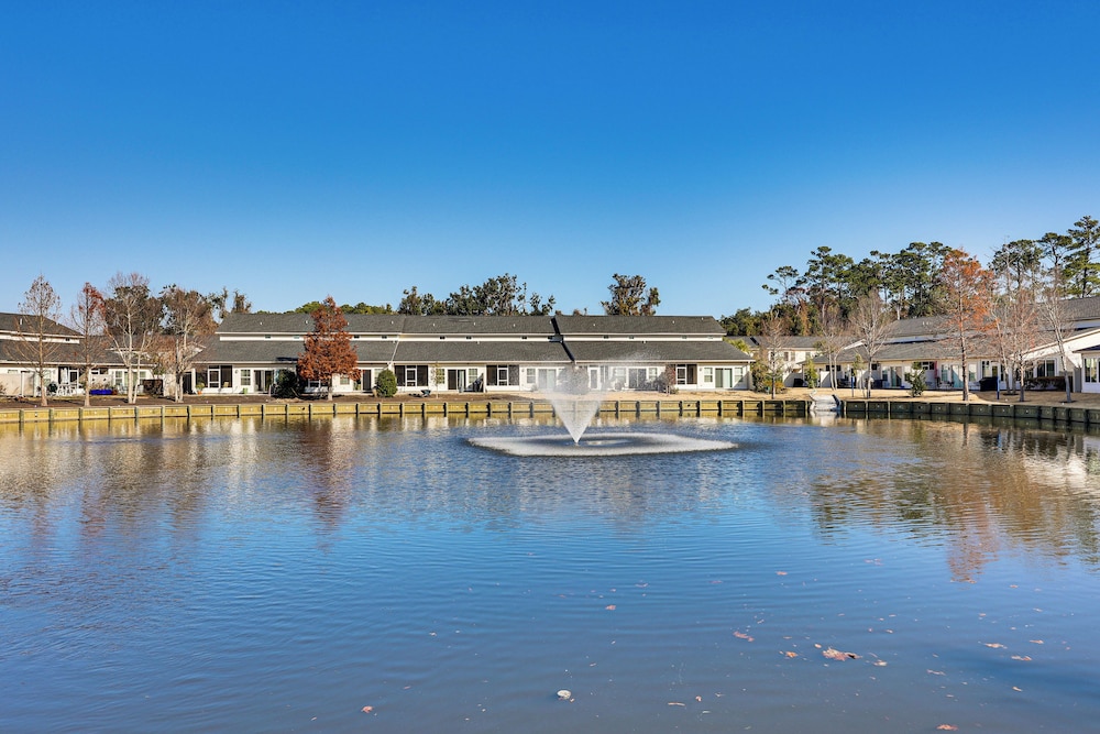 3 Mi to Pier Village: Dog-friendly St Simons Home!