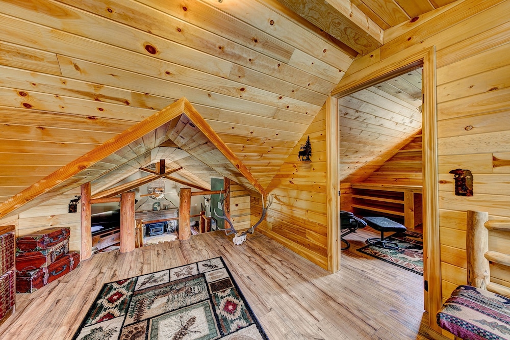 Longs Peak Cabin - Monthly Long-term Vacation Rental 30 Days -- Estes Park 3 Bedroom Cabin by RedAwning - Property Image 14