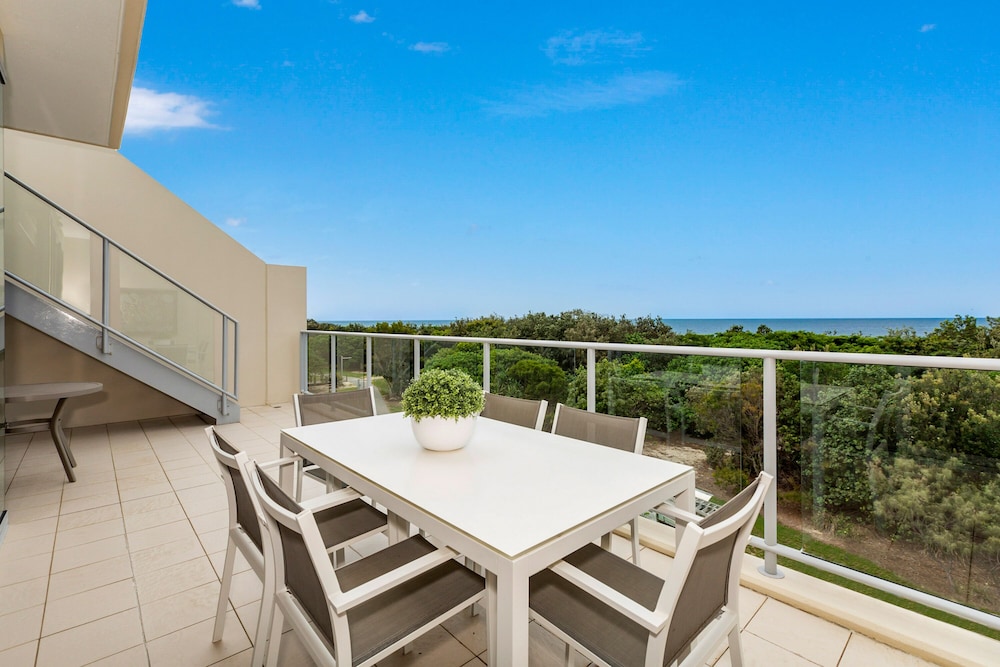 Luxury Apartments on Bells Boulevard