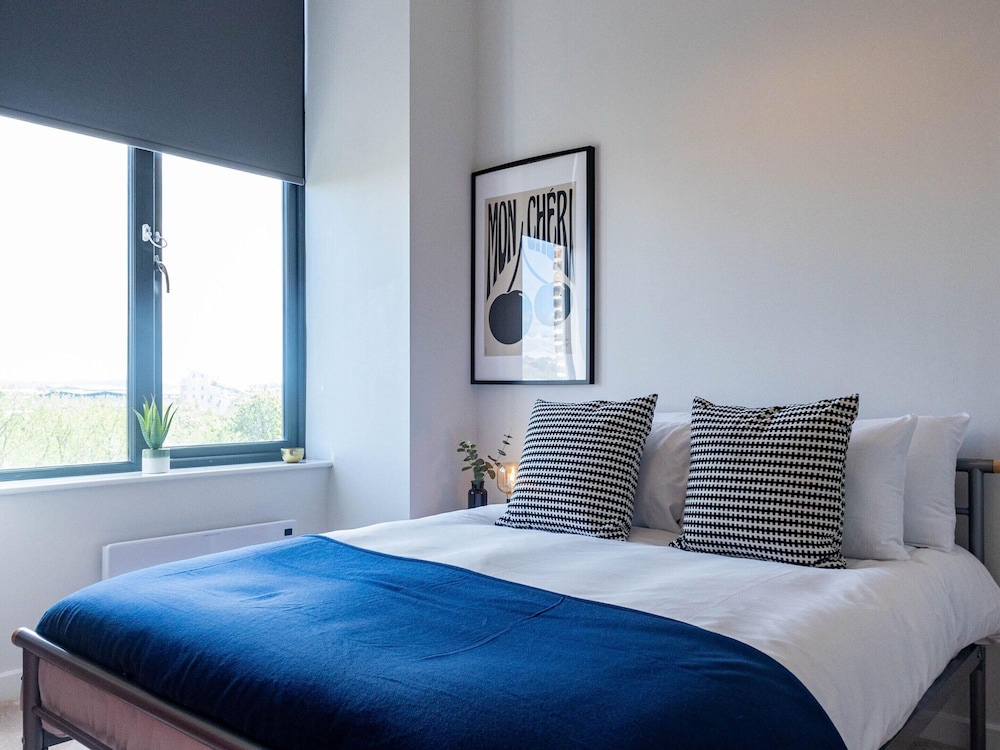 Roundhay Park One-bedroom Haven by Belvilla view 3