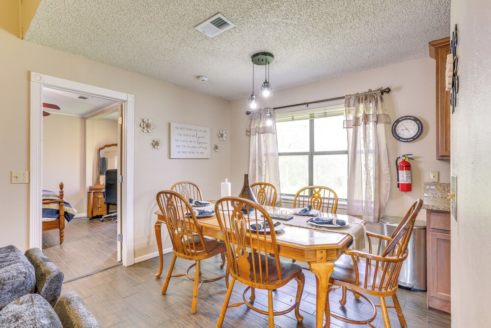 6 Mi to Ellen Trout Zoo: Family Home w/ Yard!