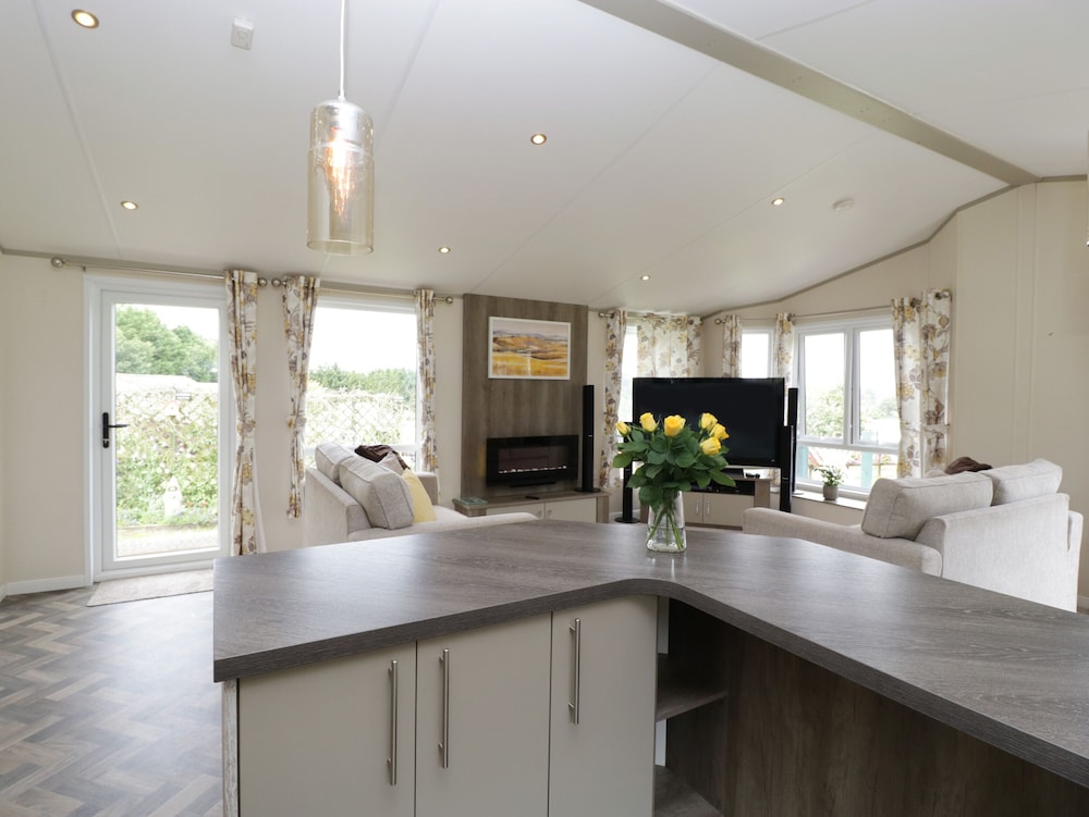 Hill View, Lilac Lodge
