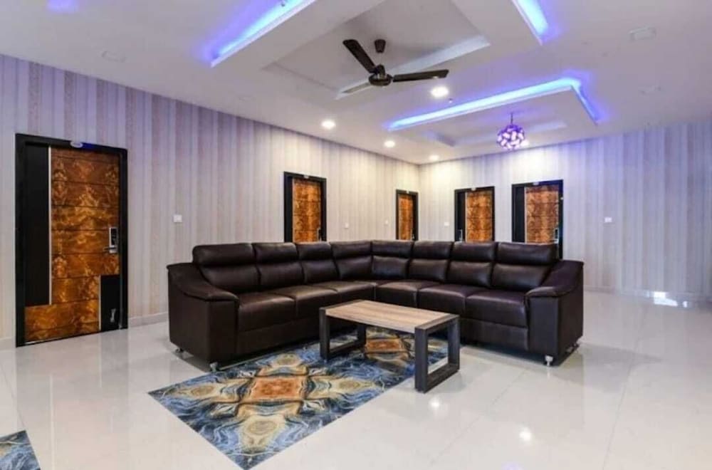 SR GRAND HOTEL