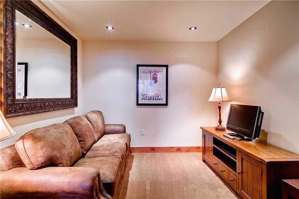 5112 Emerald Lodge, Trappeur's Crossing Apartment 2