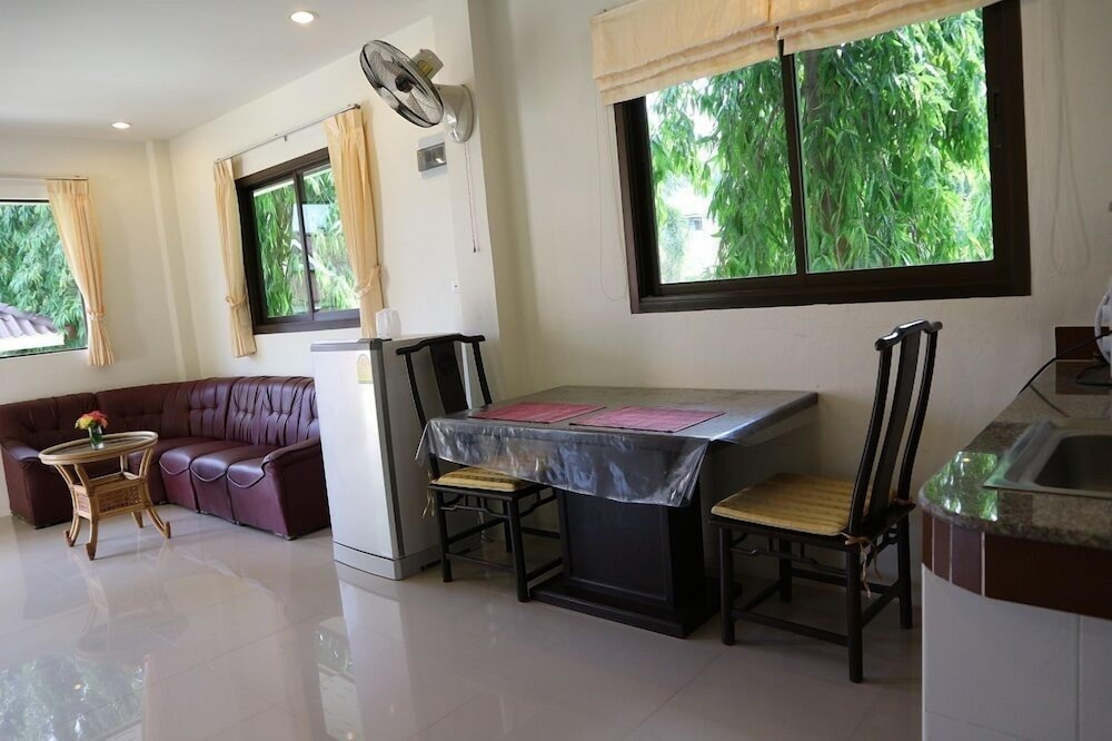 Baan Saensook Villas