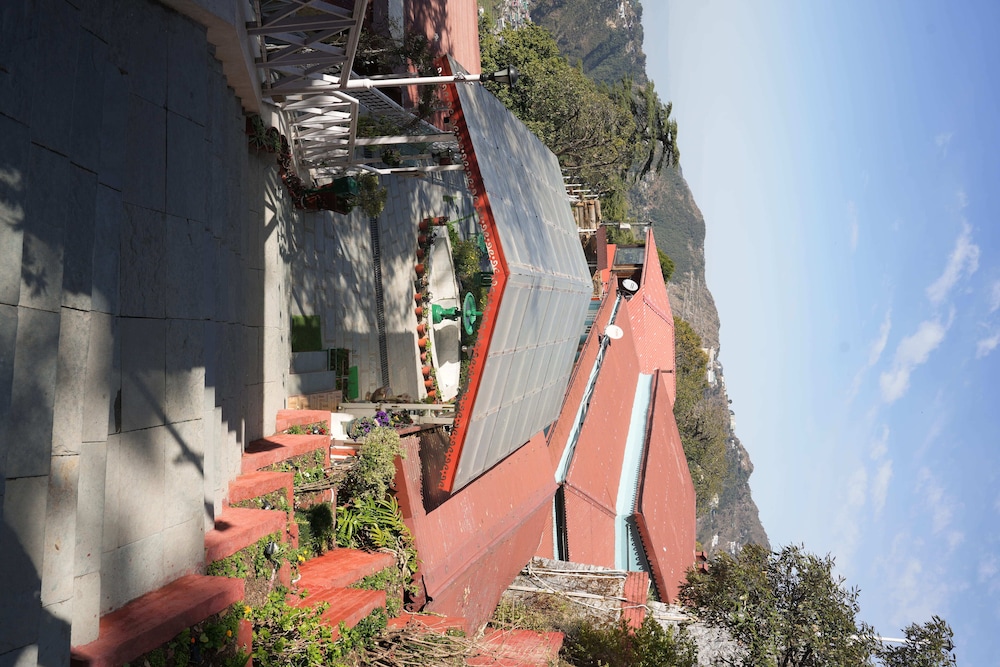 Sansa By The Woods - Manor Mussoorie