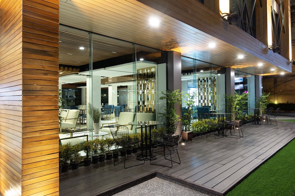 Holatel Hotel Phitsanulok