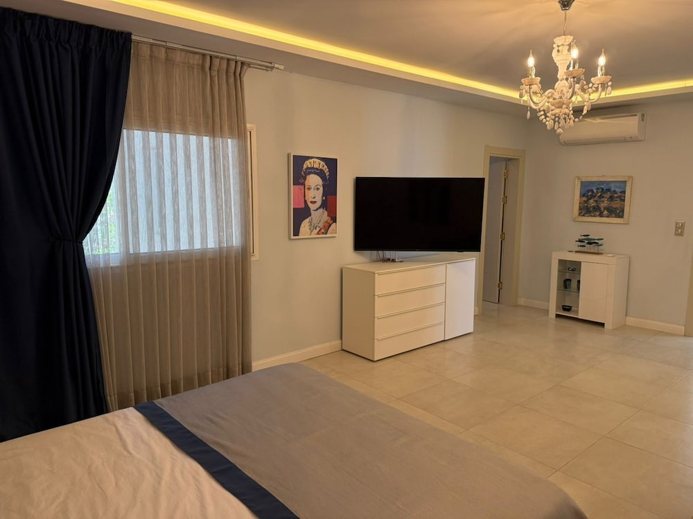 Villa Italia Somone Luxury Hotel