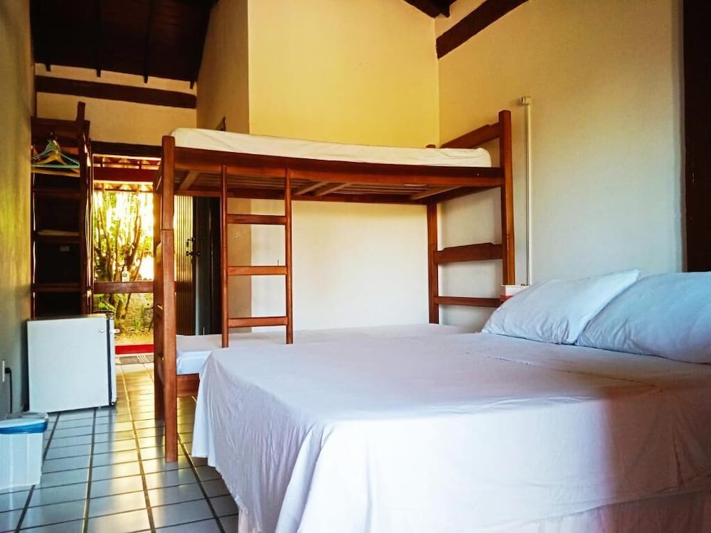 Novos Baianos Hostel e Suites