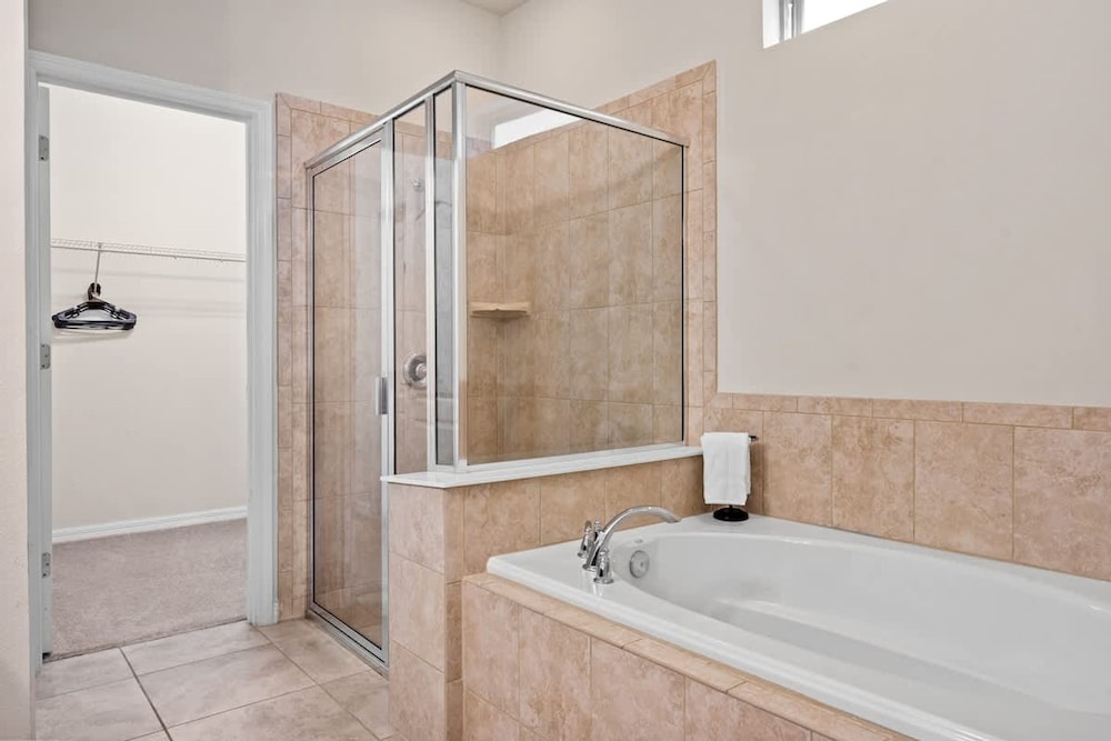 Pet Friendly Amazing 5 BR Sleeps 10 Ww2116