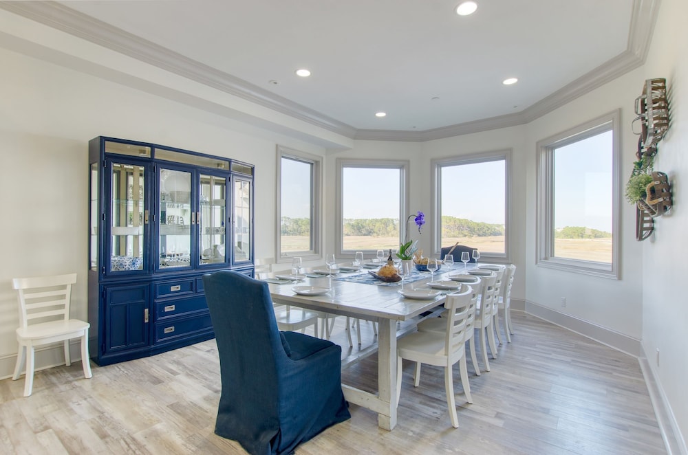 Coastal Marsh by Avantstay Infinity Pool Hot Tub View Pool Table Ping Pong