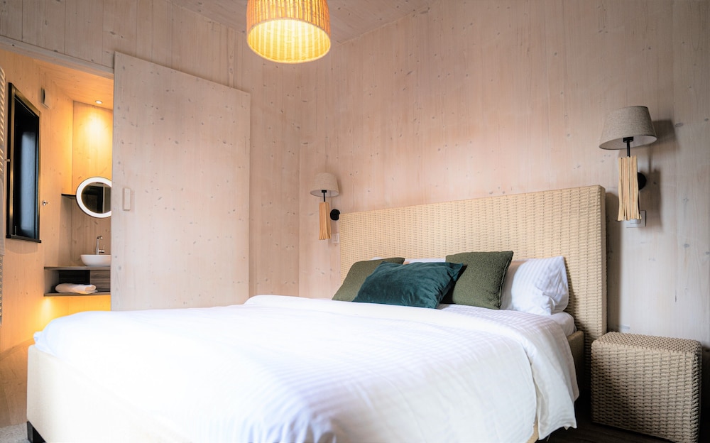 Eco Luxe Loft Lodge in the Heart of Nature for 2 People by the Lake 4 view 5