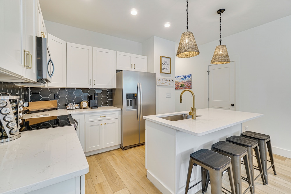 2 Mi to UT: Modern Retreat w/ Covered Porch
