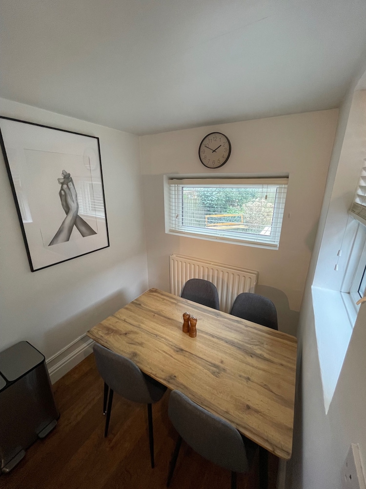 Familyfriendly - Sleeps6 - Privateparking - Garden