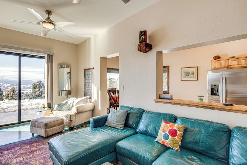 4 Mi to Black Canyon: Mtn-view Apt in Montrose!