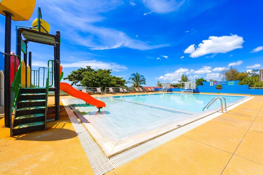 Beachfront 2 bed Condo with Seaview BW2