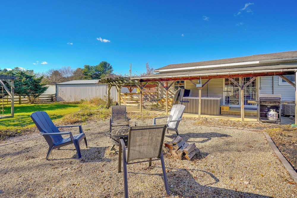 Hocking Hills Hideaway w/ Hot Tub & Fire Pit! view 2