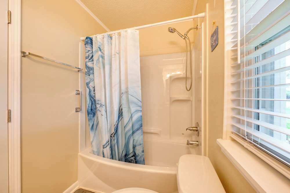Fish, Relax & Repeat: Home w/ Yard in Eastpoint!