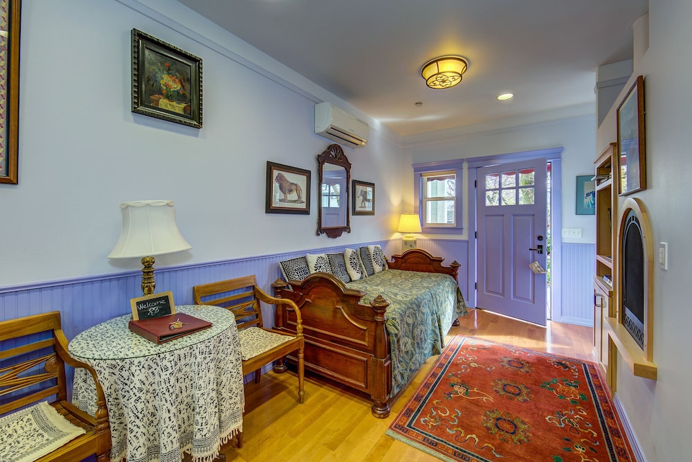 Ashland Vacations - Carlisle Garden Suites - Property Image 8