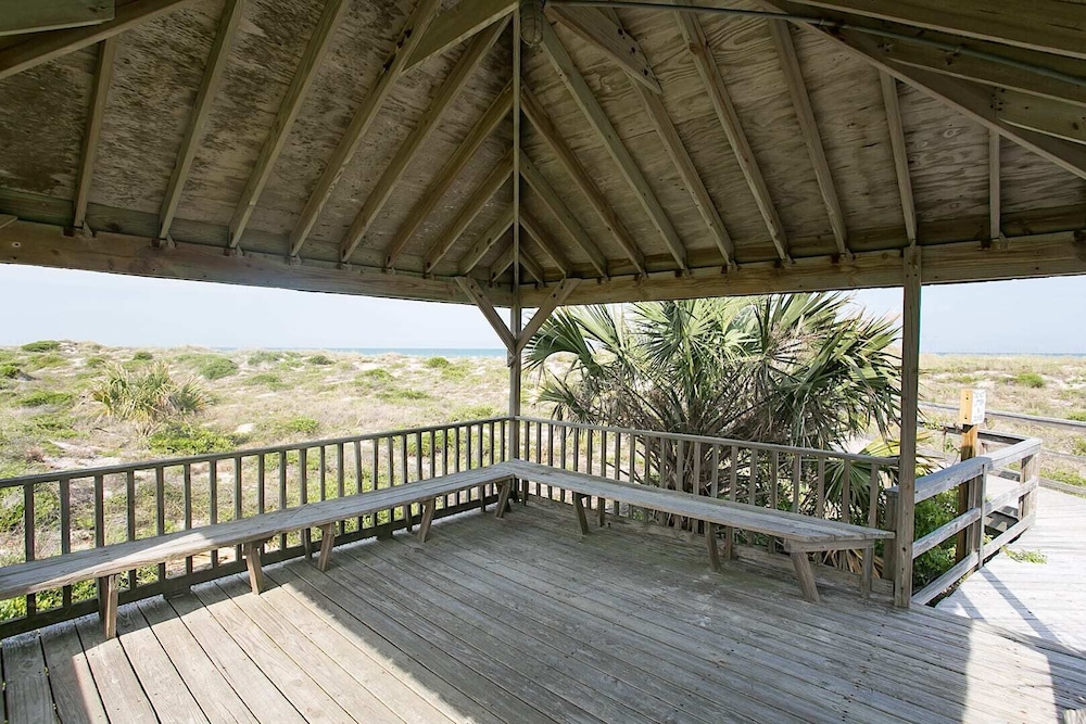 Beachfront Bliss: St. Augustine 2BD Luxury