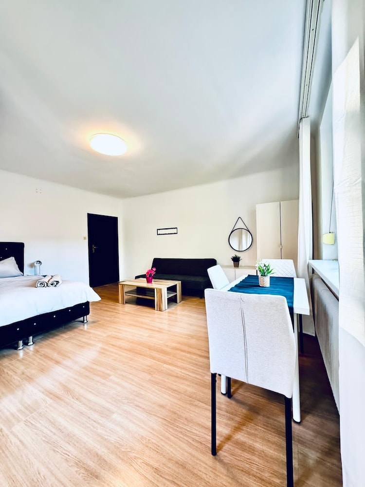 Cozy Garden Villa near Danube For 16P