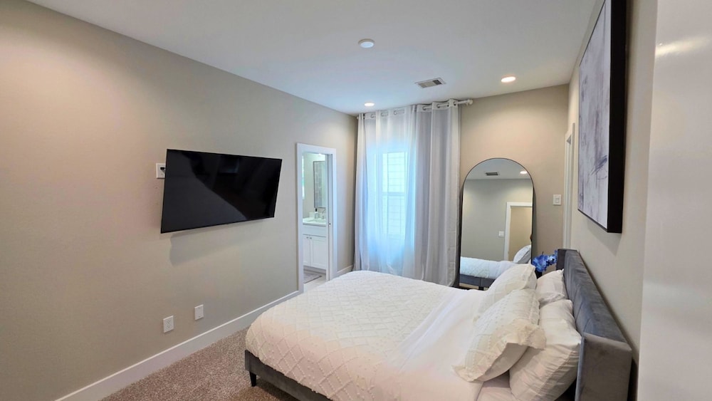 North Houston Comfort 3BR Near Downtown IAH